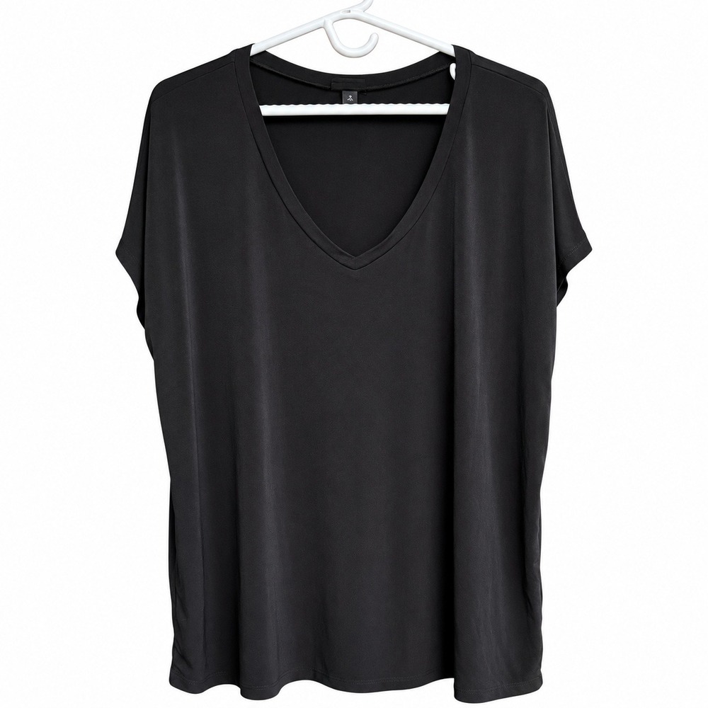 Torrid V-Neck Top Women Size 2 Black Excellent Short Sleeve Relaxed Jersey Tee